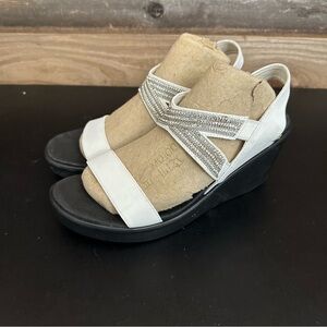 Skechers Women’s Rumble On Dreamy Days Rhinestones White Wedge Sandals Size 9
